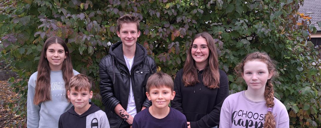 Die SMV der Leonhart-Fuchs-Schule Wemding: v.l.n.r. hinten: Fischer Magdalena, 8M, Scharfe Jonas, 10bM, Spreng Sophia, 10aM v.l.n.r. vorne: Langer Johannes, 3a, Meyer Timo, 3b, Schweizer Lili, 4a