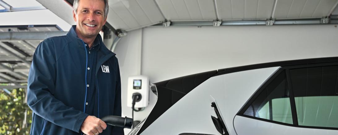 Experten informieren vor Ort: LEW Energieladen Donauwörth lädt ein zum „Tag der Elektromobilität“.