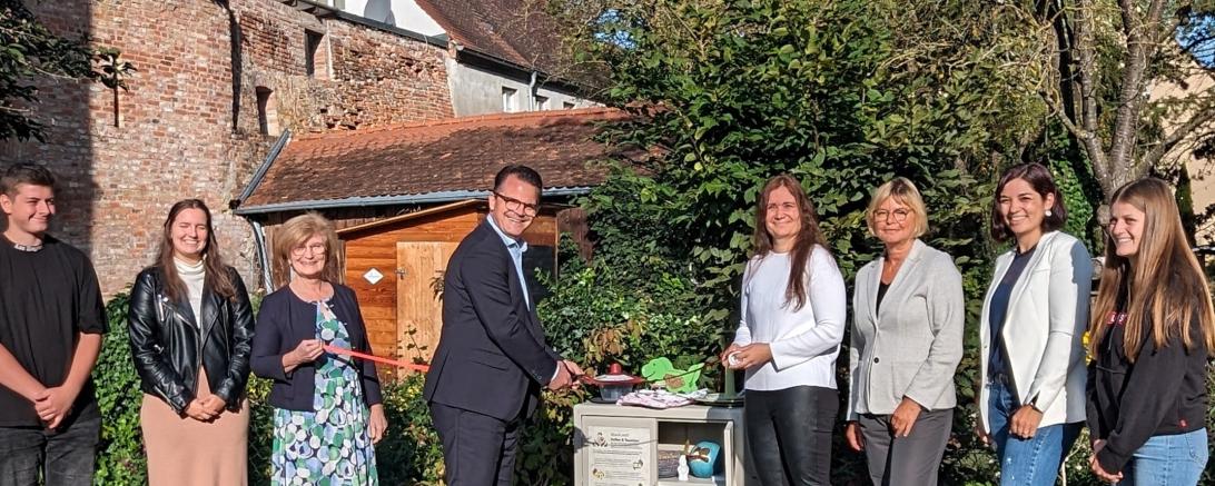 stellvertr. Landrätin Ursula Kneißl-Eder, Oberbürgermeister Jürgen Sorré, ReBox-Initiatorin Dr. Christine Brönner, Schulleitern der PWS Gabriele Braun und betreuende Lehrerin der PWS Julia Ratzek.