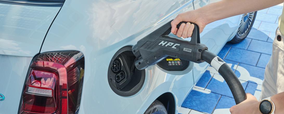 E-Ladestation neben Rewe.