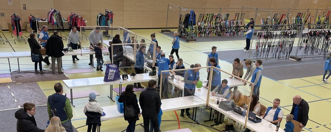 Das Bild zeigt einen Skibasar.