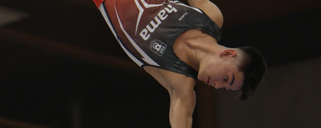 Der Turner Oakley Banks am Barren