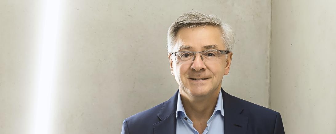 Werner Luther, Kreishandwekmeister.