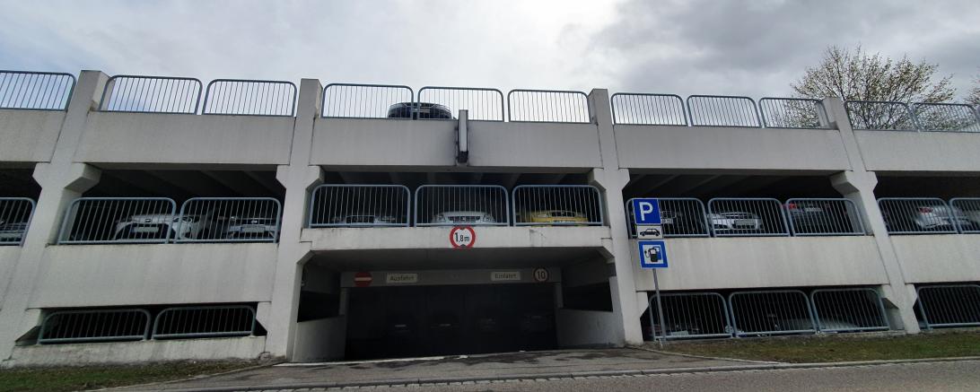 Das Bild zeigt das Parkhaus am Nähermemminger Weg.