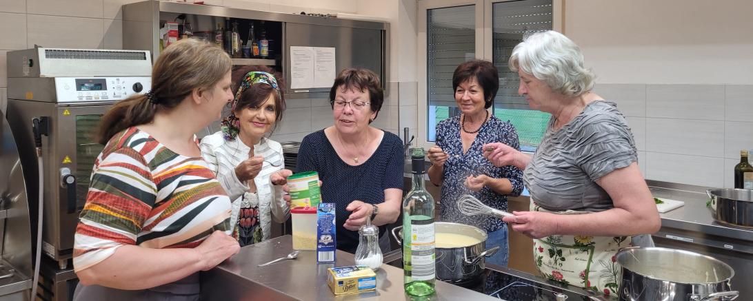 Kochkurse in der B+ Erlebnis-Küche machen immer Spaß.