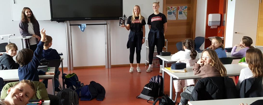 Als Partnerinnen des THG als "Schule ohne Rassismus - Schule mit Courage" beteiligten sich die Nördlinger Angels ebenfalls am Vorlesetag.