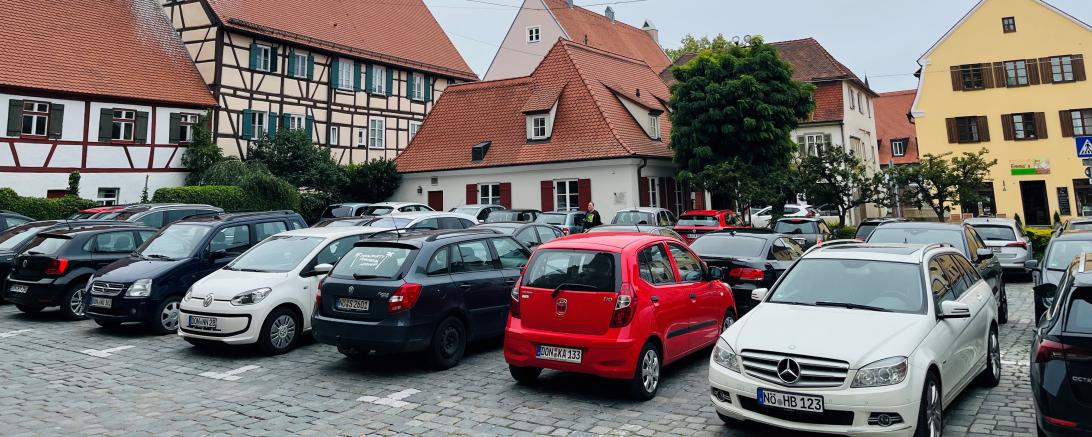 Das Bild zeigt den Obstmarkt in Nördlingen.