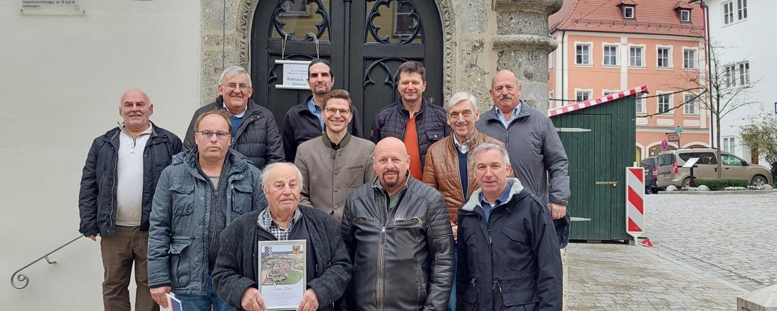 Das Bild zeigt die Feldgeschworenen.