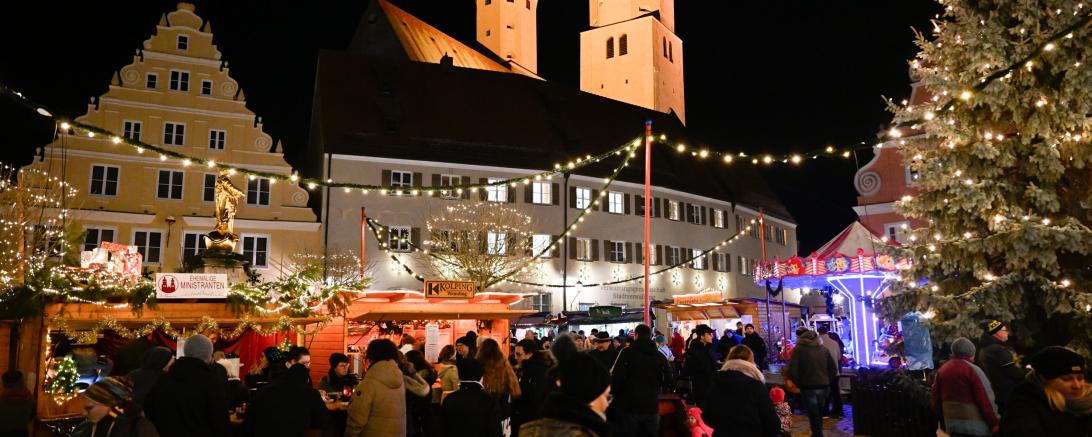 Das Bild zeigt den Wemdinger Weihnachtsmarkt.