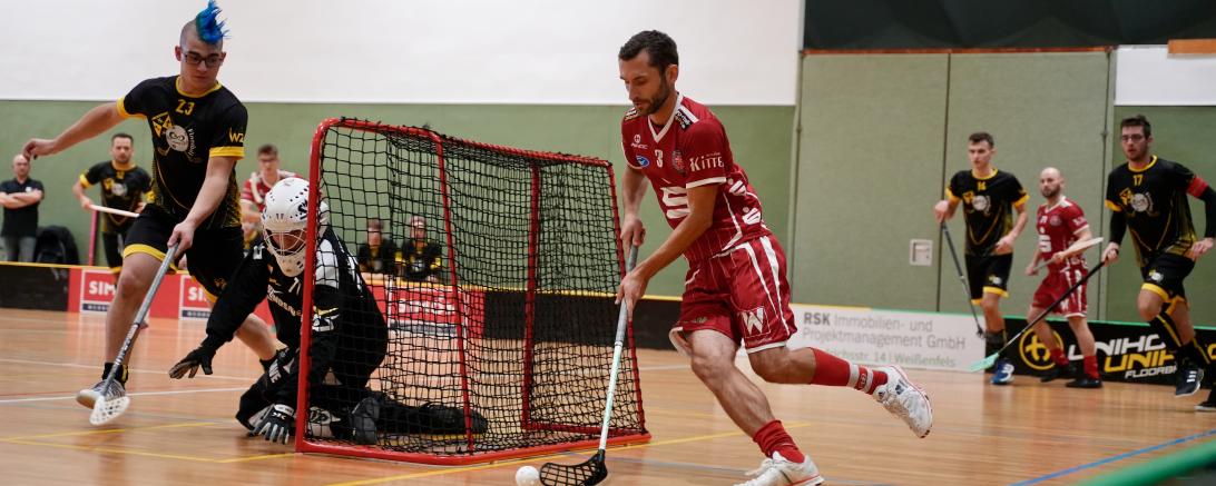 Das Bild zeigt ein Floorballspiel.