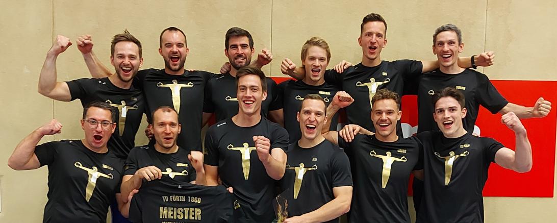 Regionalligameister: Der Flotzheimer Kevin Reile (oben, dritter v.l.) turnte die Mannschaft zum Sieg. Der Monheimer Simon Meyer (oben, erster v.r.) konnte aufgrund einer Schulterverletzung nicht wie erhofft teilnehmen.