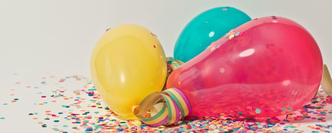 Das Bild zeigt Luftballons