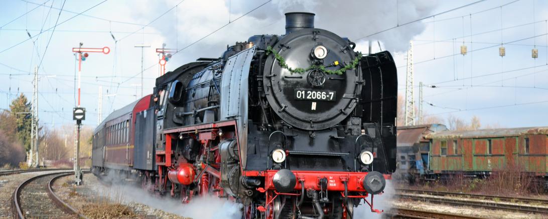 Passend zur Adventszeit sind die Nikolaus-Dampfzüge wieder unterwegs.