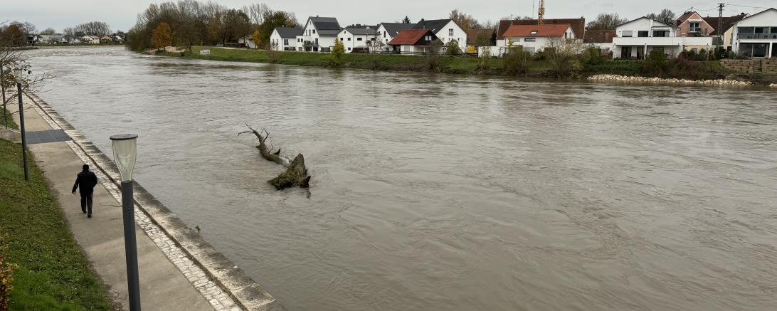 Dauerregen der vergangenen beschert Donauwörth hohe Pegelstände. 