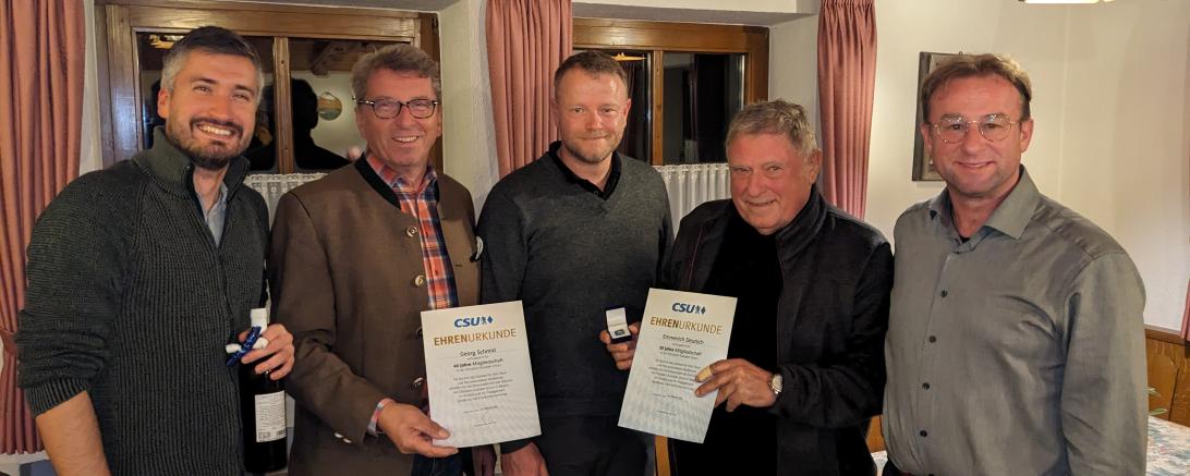 Emmerich Deutsch und Georg Schmid wurden für ihre langjährigen Mitgliedschaften geehrt.
