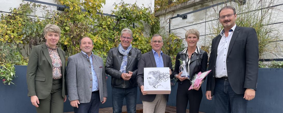 Bürgermeisterin Petra Riedelsheimer, Bürgermeister Walter Grob, Bürgermeister Roland Wildfeuer, Vorsitzender Günther Pfefferer, Elisabeth Besold und Geschäftsstellenleiter Gerhard Leinfelder (von links nach rechts).