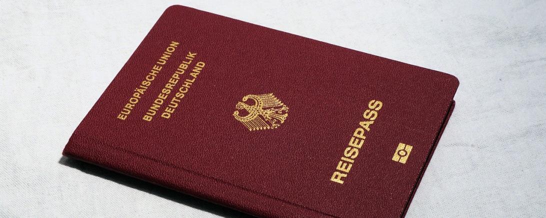 Das Bild zeigt einen Reisepass.