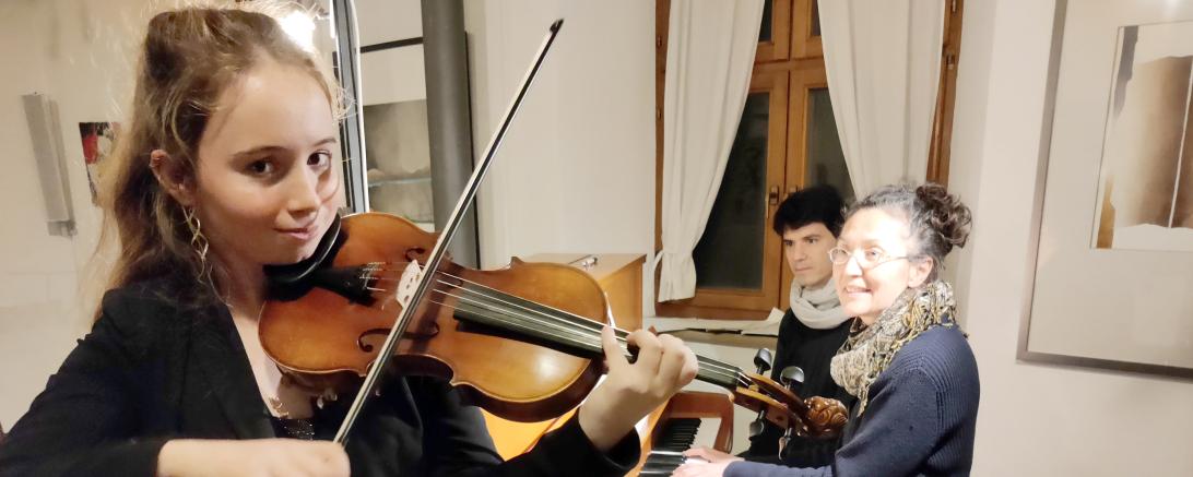 Das Bild zeigt Sophia Thumm und Marina Forthofer.