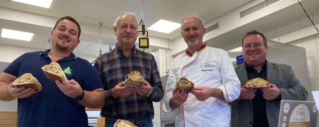 von links: Andreas Haußer (stv. Obermeister), Rupert Diethei (Obermeister), Manfred Stiefel (Prüfer) und Christoph Schweyer (Geschäftsführer der Kreishandwerkerschaft Nordschwaben)