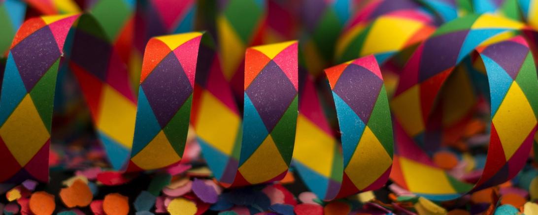 Das Bild zeigt Luftschlangen.