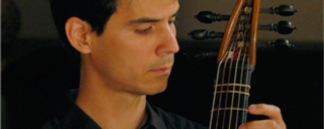 Viktor Töpelmann an der Viola da Gamba.