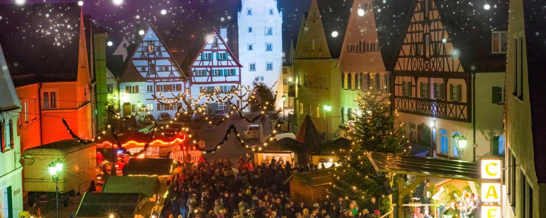 Das Bild zeigt den Weihnachtsmart in Monheim.