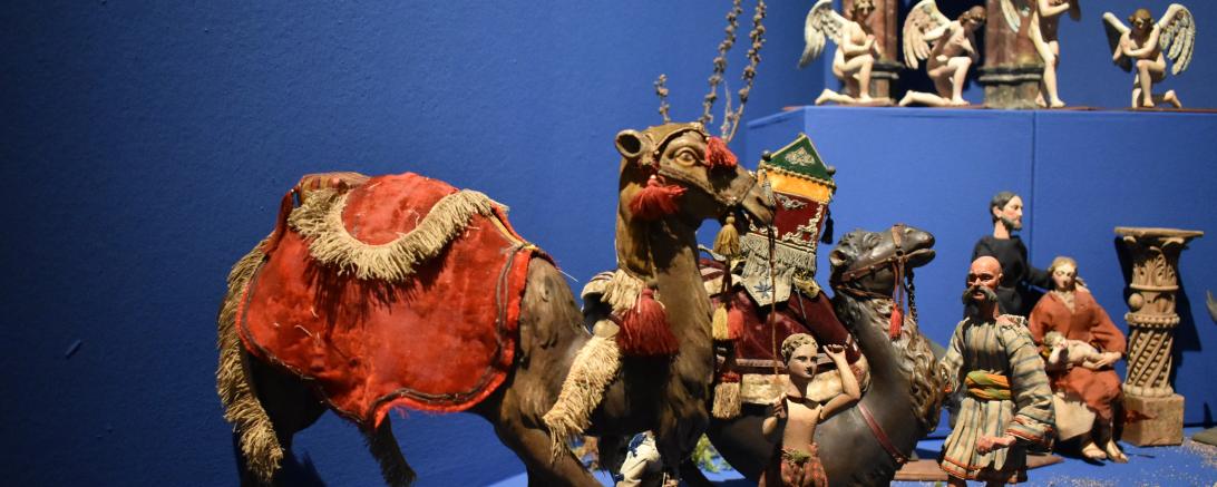 Das Bild zeigt eine Kirchenkrippe.