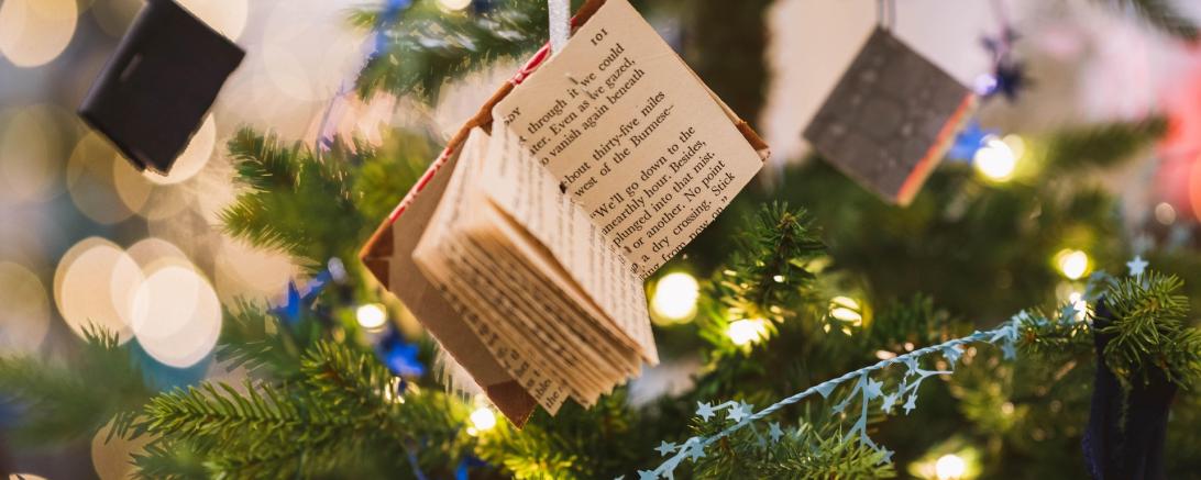 Das Bild zeigt einen Weihnachtsbaum.