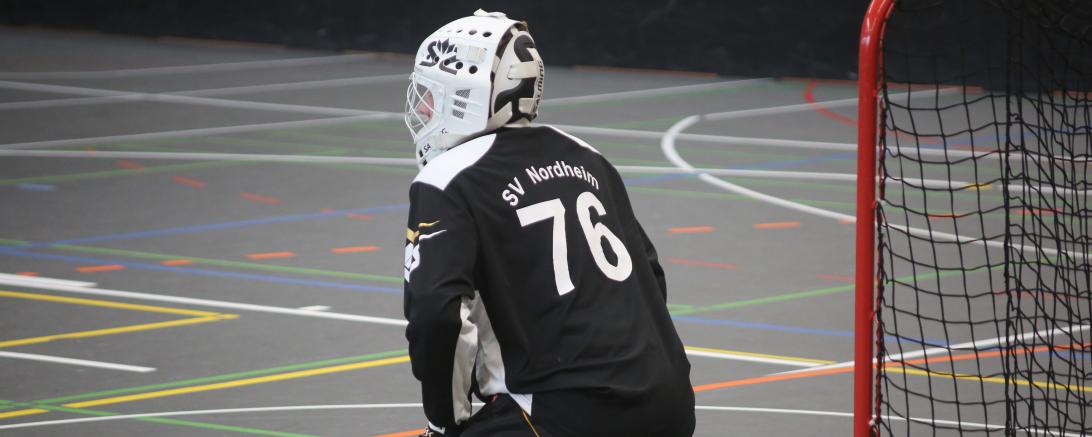 Auf dem Bild ist der Torwart Felix Schröppel zu sehen.