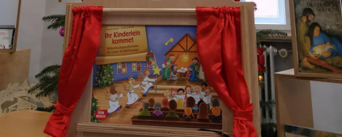 Das Bild zeigt einen Weihnachtsbaum.