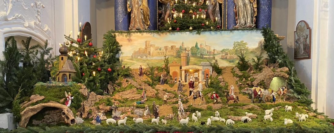 Das Bild zeigt eine Krippe in der Kapelle Oberndorf.