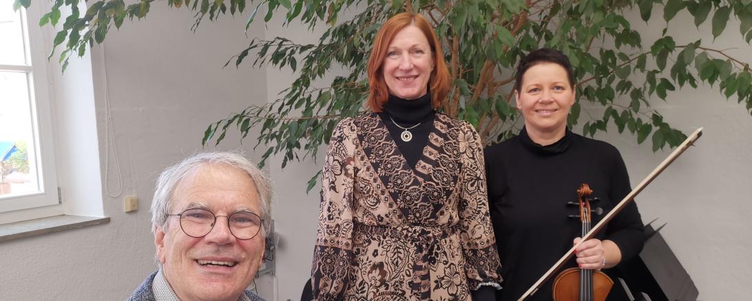 Das Bild zeigt: v. l. Klaus und Rita Ortler, Julia Rabel