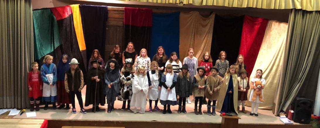 Der Jugendchor Cantiamo auf der Nikolausfeier.