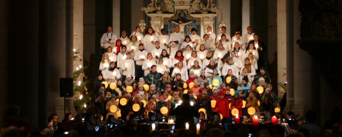 Nördlinger Sternsingen in der St. Georgskirche.
