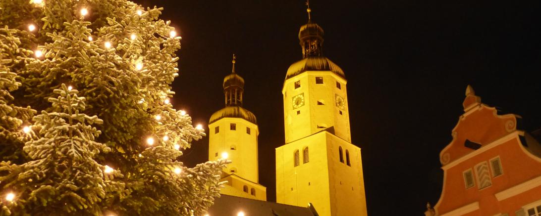 Das Bild zeigt die Stadtpfarrkirche Wemding.