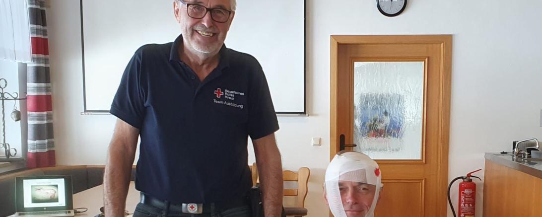 Das Bild zeigt den Ersthelfer-Kurs des SV Wechingen.