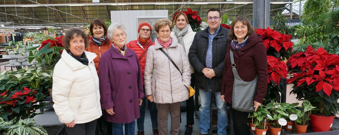 Auf dem Foto: (hinten von links) Gabriele Dietrich, Anna Römer, Sabine Dallmaier sowie (vorne von links) Susann Klement, Rosina Mändle, Siglinde Baumgartner, Caritas-Geschäftsführer Branko Schäpers und Monika Mayr.