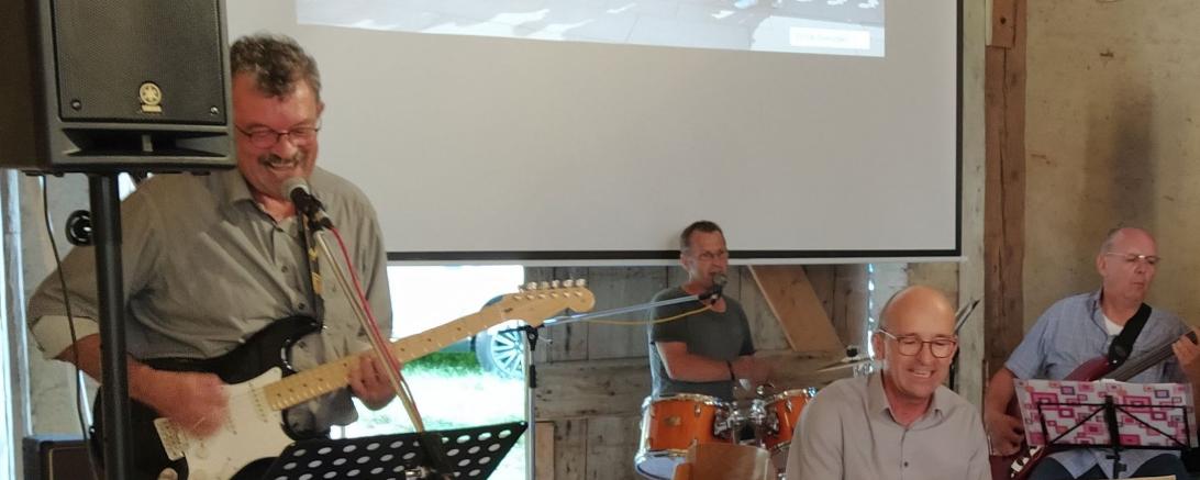 Joachim Düsing mit seiner Band "My Generation". Mitglied ist auch Rains Bürgermeister Karl Rehm.