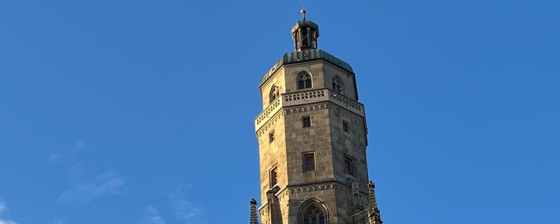 Auf dem Bild ist der Turm Daniel zu sehen.