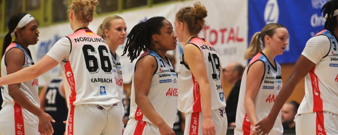 Brandy Beasley (Bildmitte, Nummer 17) hielt mit 16 Punkte den Sieg in Götingen für ihr Team fest.