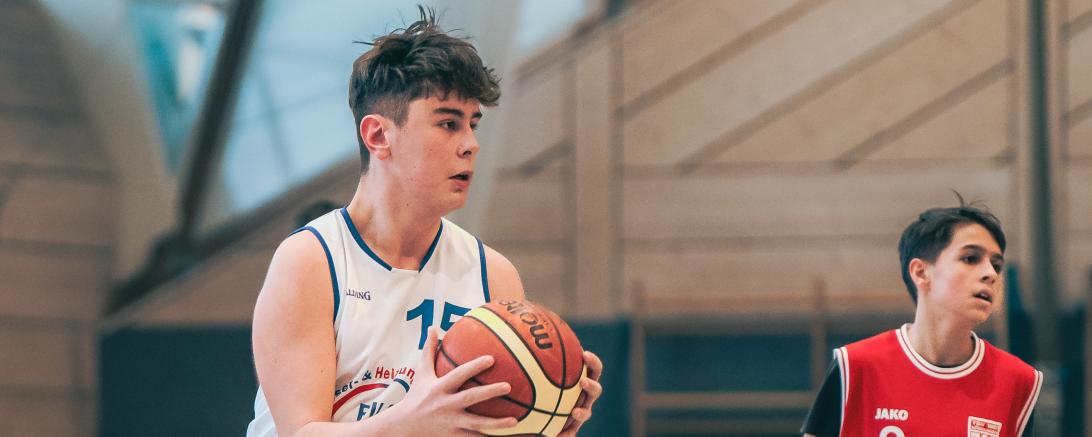 Das Bild zeigt Dennis Hackert.