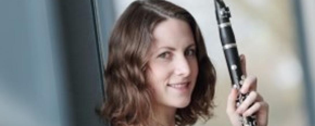 Susanne Geuer spielt die Klarinette des Duos "Zwei + Eins".