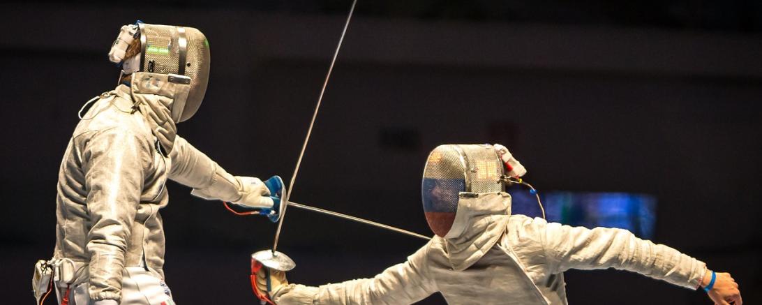 Das Bild zeigt zwei Fechter.