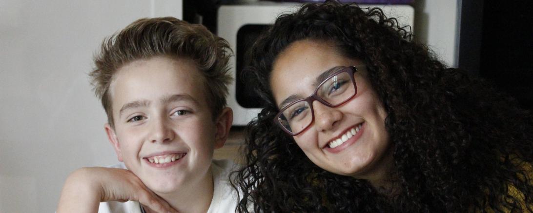 Auf dem Bild sind zwei Gastgeschwister zu sehen.