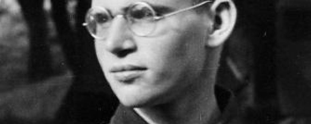 Auf dem Bild ist Hans Leipelt in Uniform zu sehen.