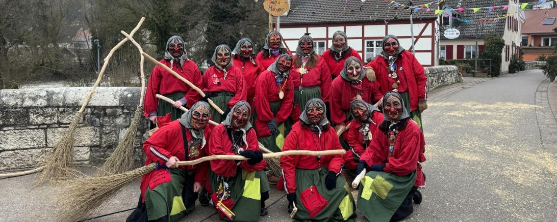 Gruppenbild der Harburger Schloßhexen.