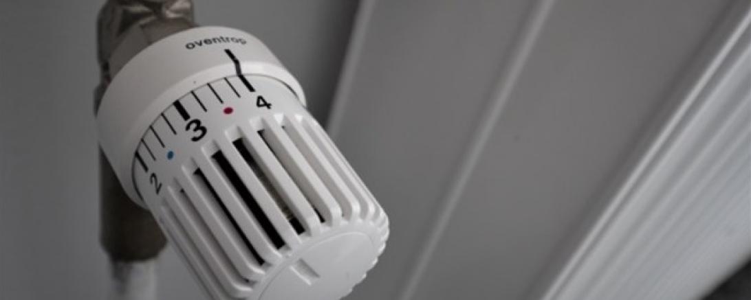 Auf dem Bild ist eine Heizung die an ist zu sehen.