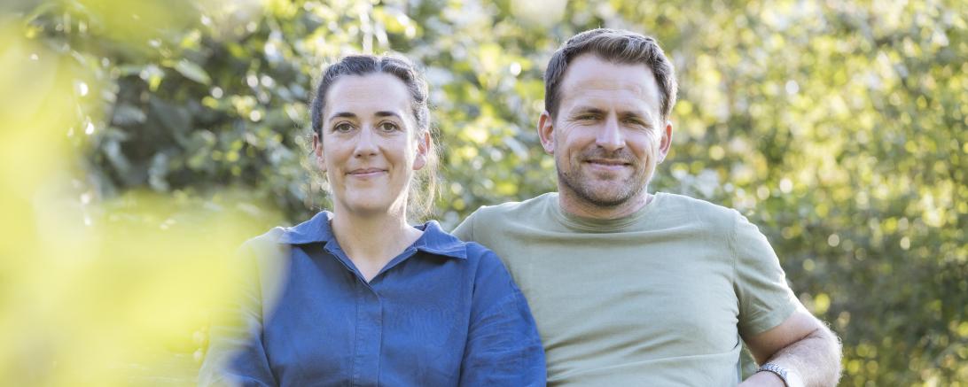 Julia und Michael Böck haben die "Kernmanufaktur" gegründet. Auf ihrem Hof in Genderkingen produzieren sie unter anderem steirische Kürbiskerne.