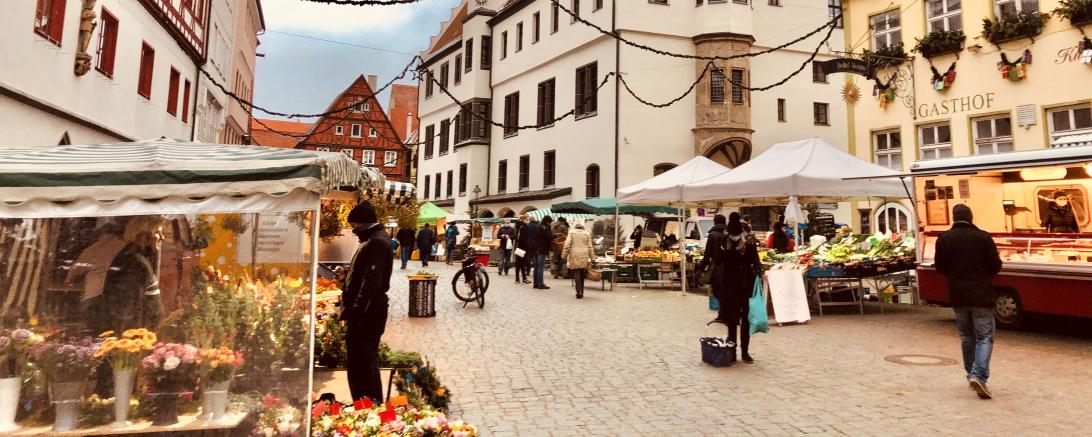 Der Nördlinger Wochenmarkt.
