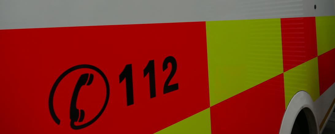 Auf dem Bild ist ein Rettungswagen der Johanniter zu sehen.